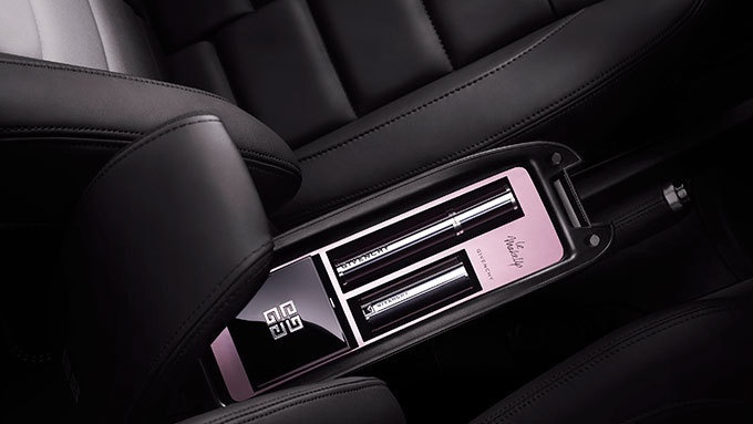 ジバンシイ×DSのコラボカー登場 - 運転席脇にメイクアップ製品をセットコピー