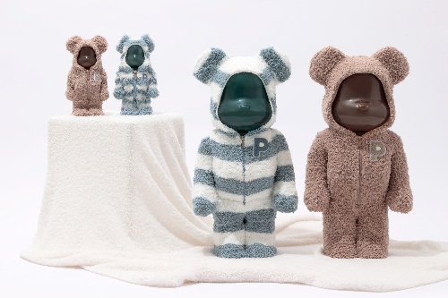 ジェラート ピケ×ベアブリック、"ふわもこ”ルームウェア姿のフィギュア＆耳付きプルオーバーなど