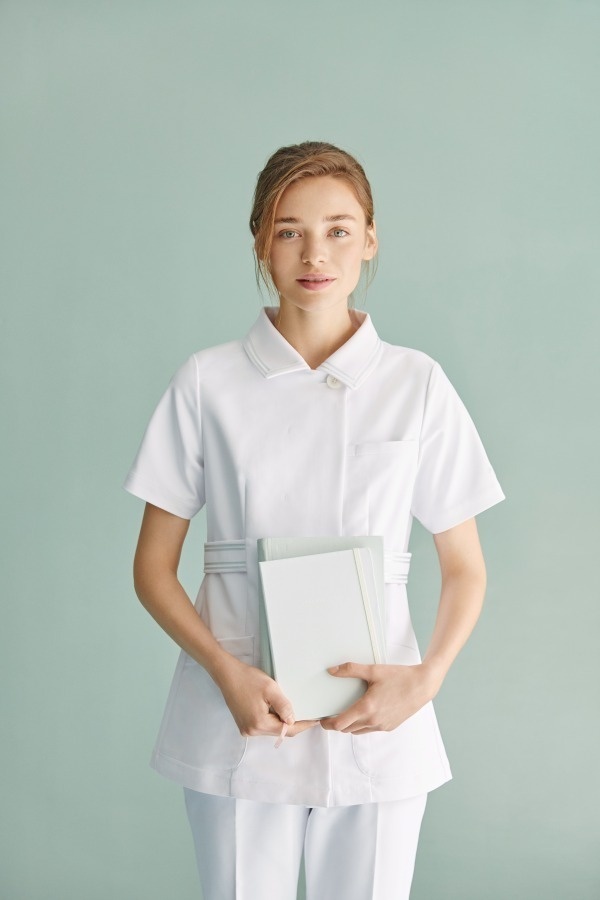 ジェラート ピケの「ナース服」誕生、アニマル柄トップス＆ライン入りワンピースをクラシコとコラボでコピー