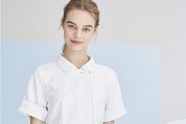 ジェラート ピケの「ナース服」第2弾、新型ワンピースやサンダルも - クラシコとコラボで