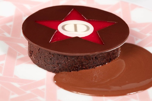「カフェ ディオール by ラデュレ」バレンタイン限定、ハートのプリントマカロン&アフタヌーンティーコピー 「カフェ ディオール by ラデュレ」バレンタイン限定、ハートのプリントマカロン&アフタヌーンティーコピー