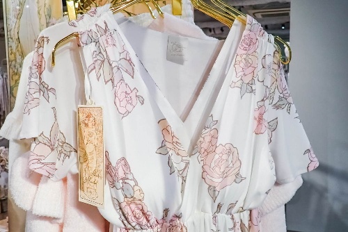 ジェラート ピケ「ミュシャ」のルームウェア、薔薇の花ドレスや女性像ハンカチなどコピー ジェラート ピケ「ミュシャ」のルームウェア、薔薇の花ドレスや女性像ハンカチなどコピー