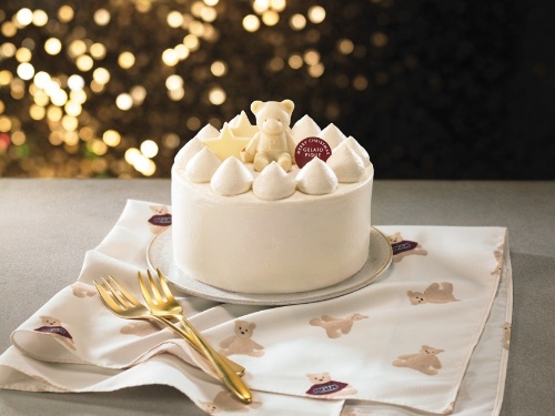 ジェラート ピケ初のクリスマスケーキがセブンーイレブンに登場、“真っ白”クリームに飾られた紅茶ケーキコピー