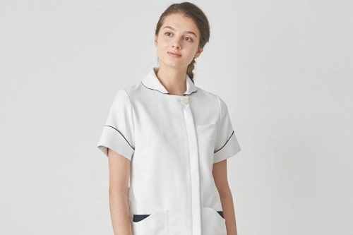 ジェラート ピケの「ナース服」カップケーキ着想のワンピ＆イチゴ柄ペンケース、クラシコとコラボ