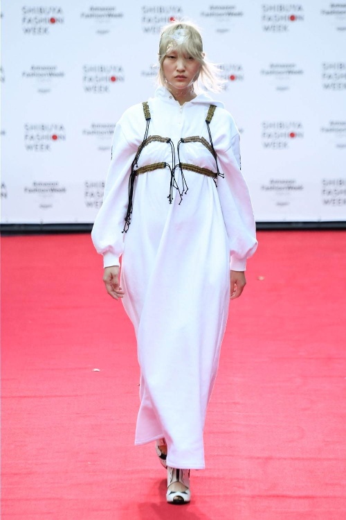 シロマ 2019-20年秋冬コレクション - 風を受けて揺れ動く、躍動する造形美コピー シロマ 2019-20年秋冬コレクション - 風を受けて揺れ動く、躍動する造形美コピー