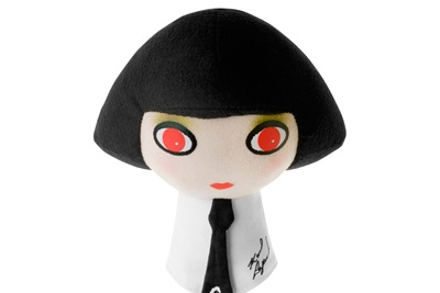 シュウ ウエムラ×カール・ラガーフェルド、FNOでマスコットプレゼント、無料メイクや限定キットも