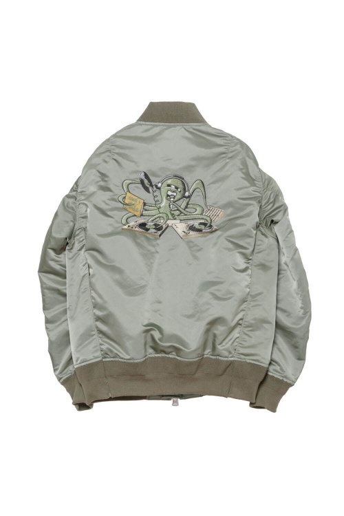 sacai“伝説的レコード”コラボの新作MA-1やフーディー、音源入りUSBが付属コピー sacai“伝説的レコード”コラボの新作MA-1やフーディー、音源入りUSBが付属コピー