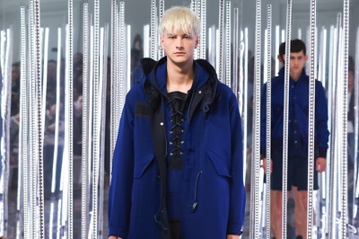 sacai 2015年春夏メンズコレクション - プリントやレイヤリングで魅せるオーバーレイ