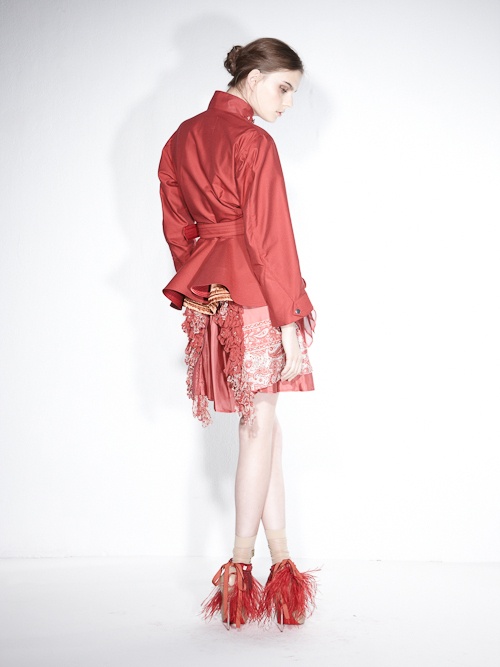 こだわりのディテールに注目！sacai（サカイ）の2011年春夏コレクションコピー