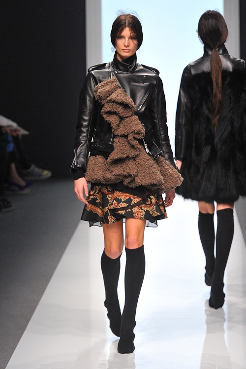 sacai(サカイ) 2012-13年秋冬コレクション -  意外な二面性を併せ持ったミラクルルックコピー