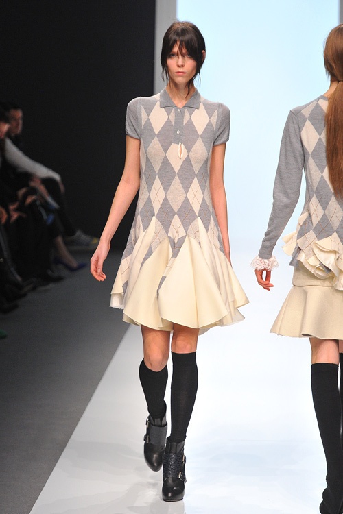 sacai(サカイ) 2012-13年秋冬コレクション -  意外な二面性を併せ持ったミラクルルックコピー