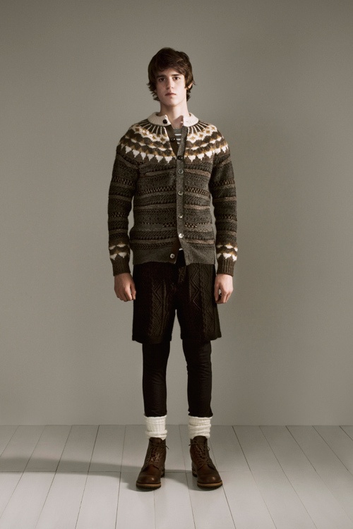 クラシックを再構築してつくる新たなスタンダードスタイル　sacai（サカイ）、2011-2012年秋冬メンズコレクションコピー