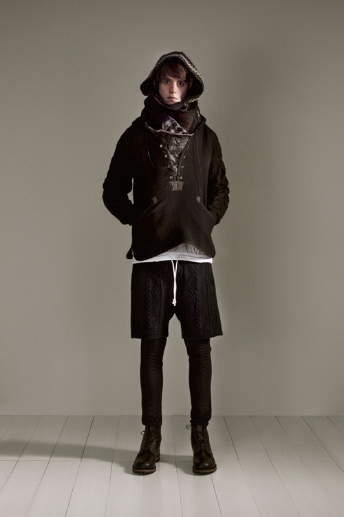 クラシックを再構築してつくる新たなスタンダードスタイル　sacai（サカイ）、2011-2012年秋冬メンズコレクションコピー