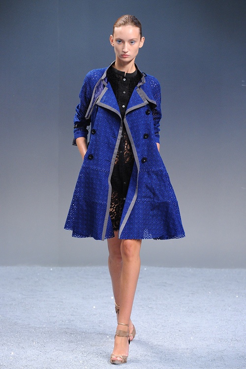 様々な素材使いやユニークなスタイリングで楽しく演出 - sacai(サカイ)、2012年春夏コレクションコピー