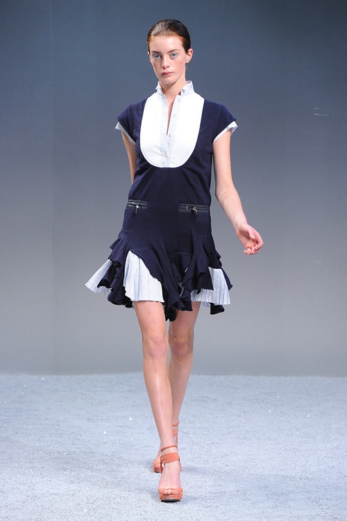様々な素材使いやユニークなスタイリングで楽しく演出 - sacai(サカイ)、2012年春夏コレクションコピー