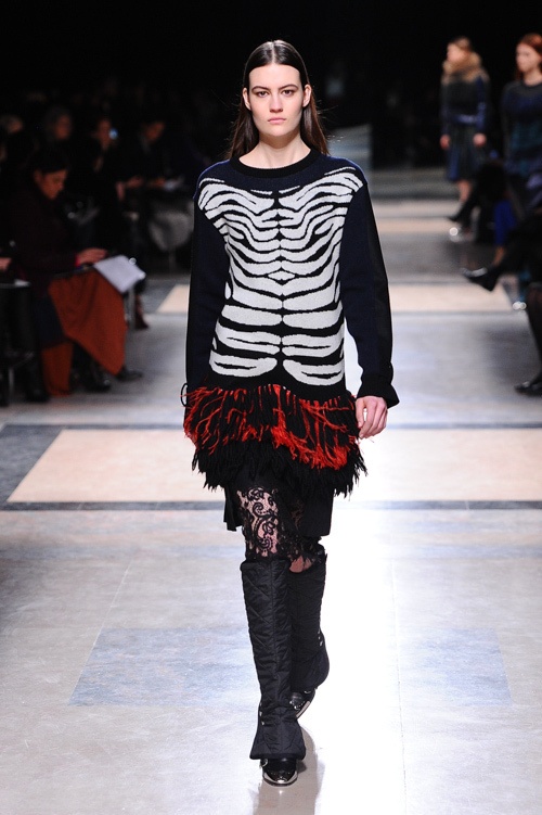 sacai 2013-14年秋冬コレクション - 新鮮なボリュームバランスで魅せるMIXフェミニンコピー