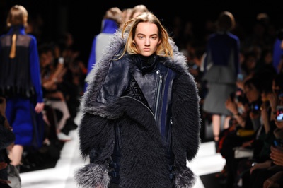 sacai 2014-15年秋冬コレクション - ボリューム感で魅せる冬のハイブリッドスタイル