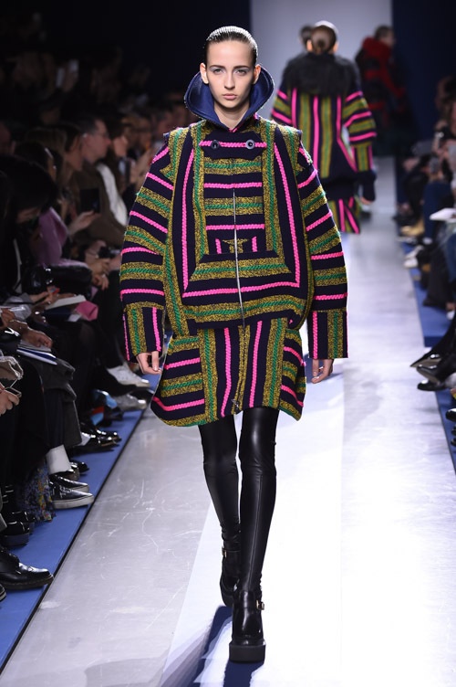 sacai 2015-16年秋冬コレクション - 疾走感の中、連続的に魅せるボリュームコートの魅力コピー