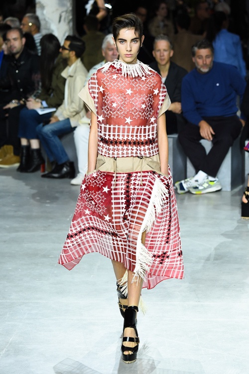 sacai 2017年春夏コレクション - フレアラインの新生ユニフォームコピー