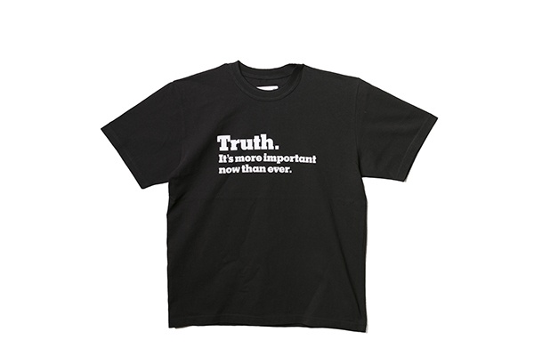 sacai×NYタイムズ紙「Truth」”ジャーナリズムの自由”をＴシャツやフーディで表明
