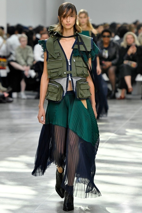 sacai(サカイ) 2019年春夏コレクション - 鮮やかな色彩を流れる風にのせてコピー sacai(サカイ) 2019年春夏コレクション - 鮮やかな色彩を流れる風にのせてコピー