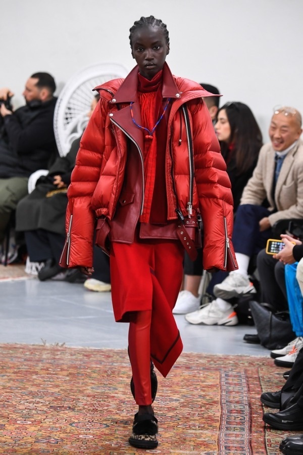 sacai 2019年プレフォールコレクション、“メルティングポット”の概念をハイブリッドで表現コピー sacai 2019年プレフォールコレクション、“メルティングポット”の概念をハイブリッドで表現コピー