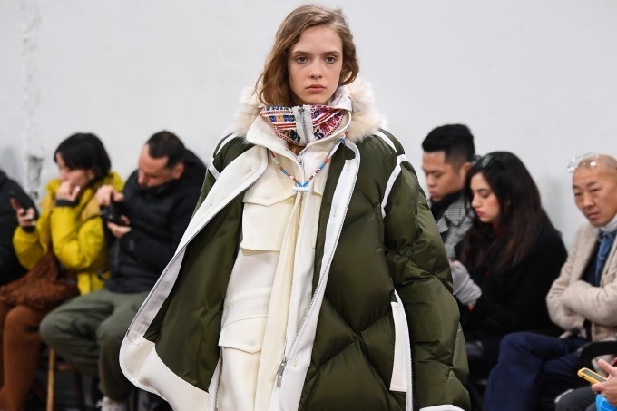sacai 2019年プレフォールコレクション、“メルティングポット”の概念をハイブリッドで表現