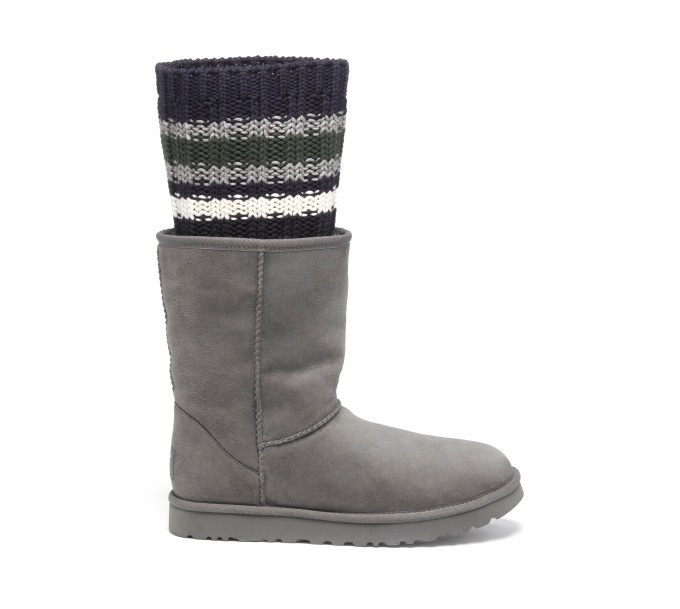 UGG x sacaiのコラボブーツ、クラシックな羊革モデルにニット素材をドッキングコピー