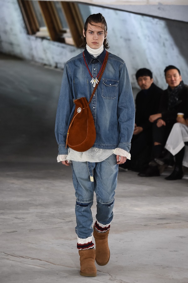 UGG x sacaiのコラボブーツ、クラシックな羊革モデルにニット素材をドッキングコピー
