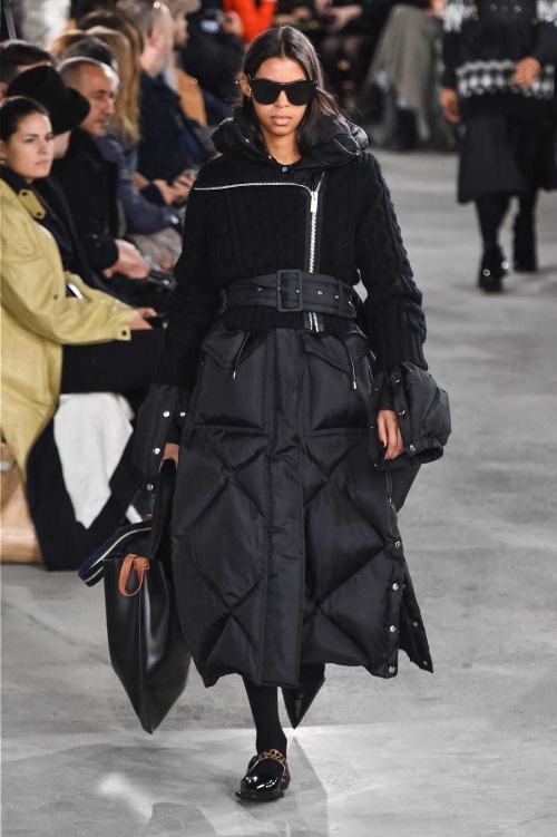 sacai 2019年秋冬コレクション - 寒い季節の味方、プレイフルなボリュームアウターコピー sacai 2019年秋冬コレクション - 寒い季節の味方、プレイフルなボリュームアウターコピー
