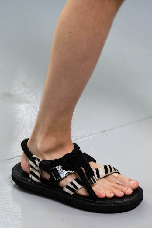 sacai 2020年春夏メンズコレクション、sacaiの考える新たな男性の正装コピー sacai 2020年春夏メンズコレクション、sacaiの考える新たな男性の正装コピー