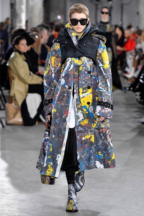 sacai"飛び散った絵の具"プリントのウェア、ジャクソン ポロック スタジオとコラボコピー
