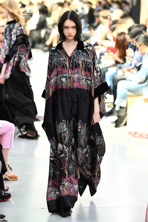 sacai“ヴィンテージアロハ柄”のMA-1やドレス、日本発サンサーフとコラボコピー
