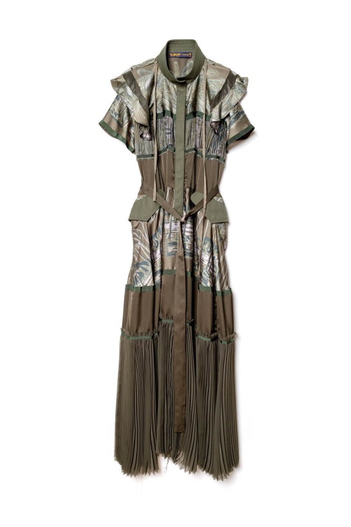 sacai“ヴィンテージアロハ柄”のMA-1やドレス、日本発サンサーフとコラボコピー