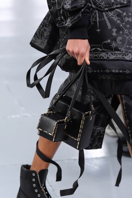 sacai 2020年プレフォールコレクション - パンツスーツから組み立てた女性服とは?コピー sacai 2020年プレフォールコレクション - パンツスーツから組み立てた女性服とは?コピー