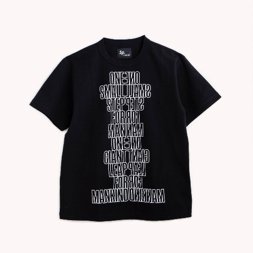sacai、宇宙飛行士“ニール・アームストロングの名言”を配したユニセックスTシャツコピー