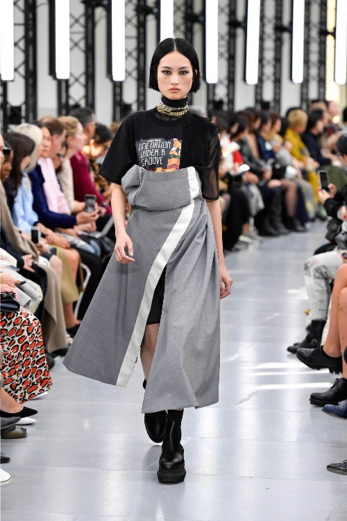 sacaiと伝説のファンクバンド「ファンカデリック」がコラボ、レコードジャケットを配したTシャツなどコピー