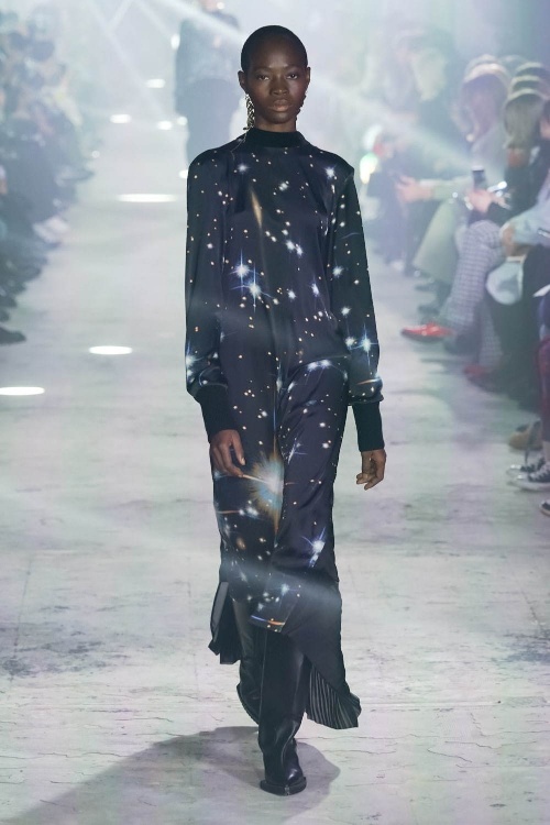 sacai 2020年秋冬コレクション - 3次元のフォルムを超えたワードローブコピー sacai 2020年秋冬コレクション - 3次元のフォルムを超えたワードローブコピー