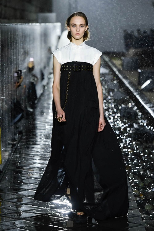 sacai 2021年春夏コレクション、貫く“らしさ”とシャーデーの存在 - 3年振り日本でのショーコピー sacai 2021年春夏コレクション、貫く“らしさ”とシャーデーの存在 - 3年振り日本でのショーコピー