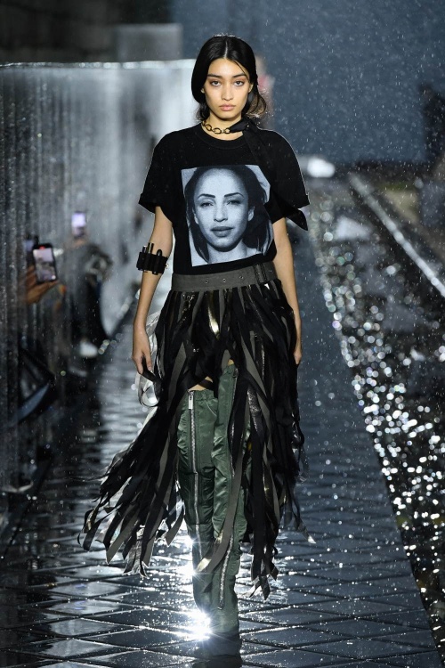 sacai 2021年春夏コレクション、貫く“らしさ”とシャーデーの存在 - 3年振り日本でのショーコピー sacai 2021年春夏コレクション、貫く“らしさ”とシャーデーの存在 - 3年振り日本でのショーコピー