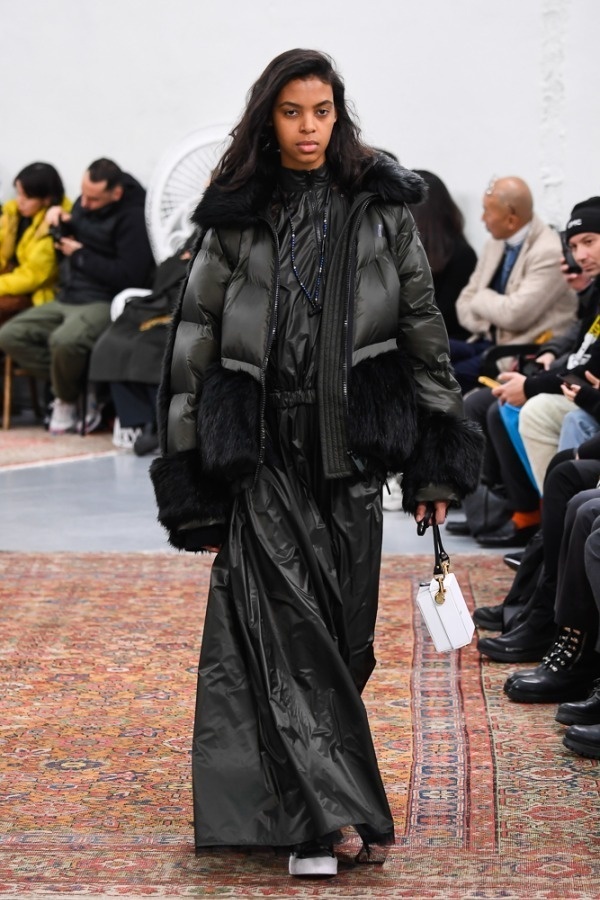 sacai×ナイキのアウター、ウールメルトン＆フォーファーを配したMA-1ハイブリッドパーカーなどコピー