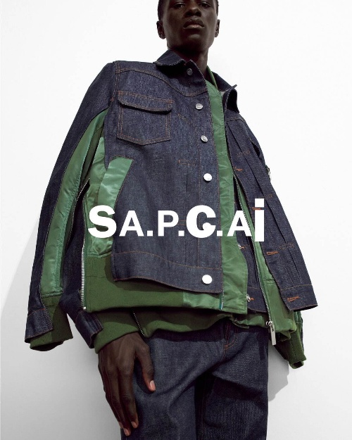 A.P.C.×sacaiのデニムジャケットやロゴフーディ、フリンジ付き白スニーカーなどコピー A.P.C.×sacaiのデニムジャケットやロゴフーディ、フリンジ付き白スニーカーなどコピー