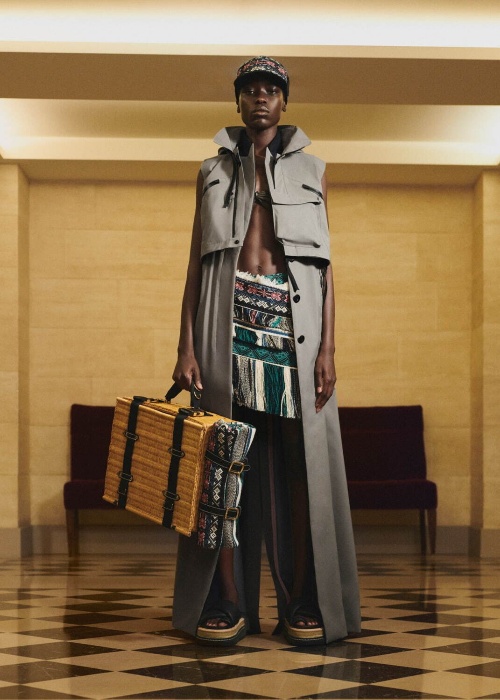 sacai 2022年リゾートウィメンズコレクション、“一体感”を生み出す新たなハイブリッドコピー sacai 2022年リゾートウィメンズコレクション、“一体感”を生み出す新たなハイブリッドコピー