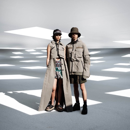 sacai×アクロニウム - 3レイヤーの撥水ロングコートやジャケット、サイドプリーツのドレスもコピー sacai×アクロニウム - 3レイヤーの撥水ロングコートやジャケット、サイドプリーツのドレスもコピー