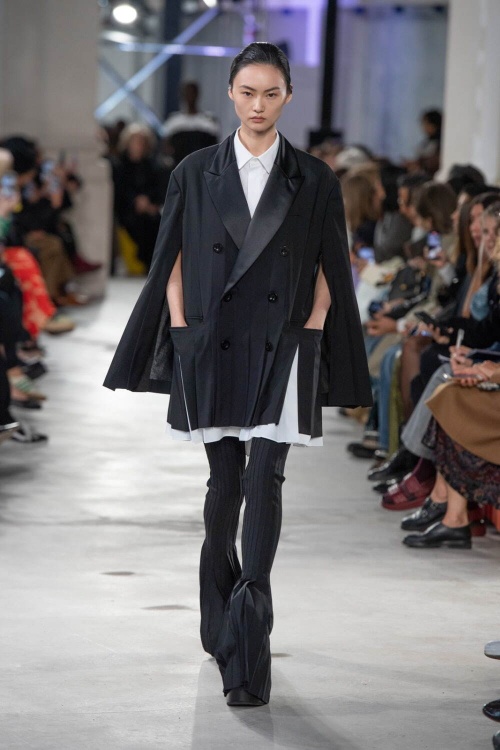 sacai 2023年春夏ウィメンズコレクション - 強さと自由の象徴、躍動する“プリーツ”コピー sacai 2023年春夏ウィメンズコレクション - 強さと自由の象徴、躍動する“プリーツ”コピー