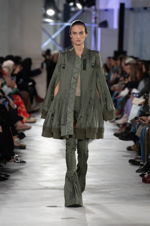 sacai 2023年春夏ウィメンズコレクション - 強さと自由の象徴、躍動する“プリーツ”コピー sacai 2023年春夏ウィメンズコレクション - 強さと自由の象徴、躍動する“プリーツ”コピー