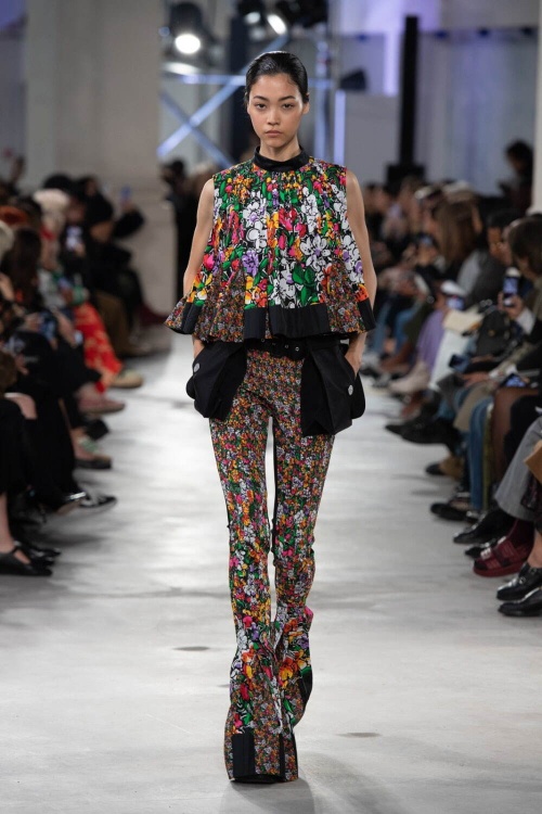 sacai 2023年春夏ウィメンズコレクション - 強さと自由の象徴、躍動する“プリーツ”コピー sacai 2023年春夏ウィメンズコレクション - 強さと自由の象徴、躍動する“プリーツ”コピー