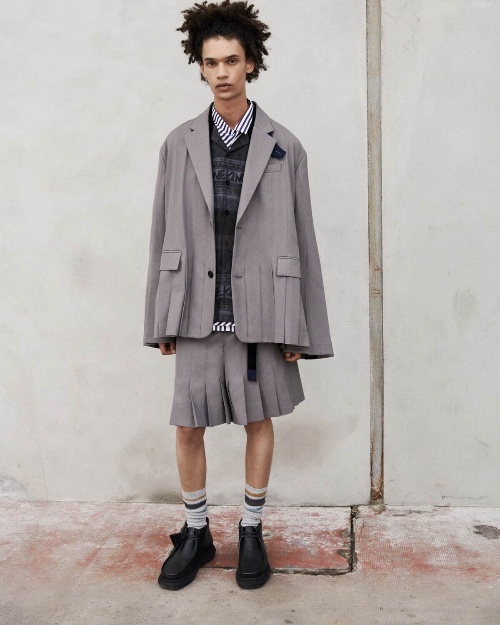 sacai 2023年春夏メンズコレクション、端正な装いに遊びを効かせてコピー sacai 2023年春夏メンズコレクション、端正な装いに遊びを効かせてコピー