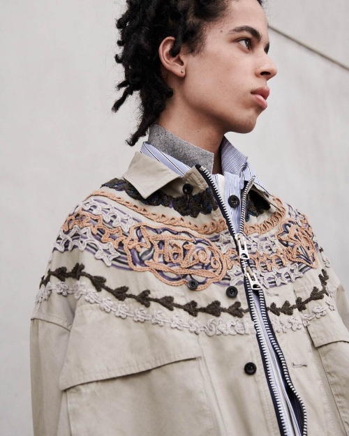 sacai 2023年春夏メンズコレクション、端正な装いに遊びを効かせてコピー sacai 2023年春夏メンズコレクション、端正な装いに遊びを効かせてコピー