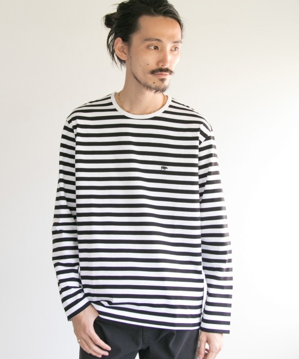 サイ×アーバンリサーチの別注メンズTシャツ - サイロゴを小さく刺繍した長袖モデルコピー